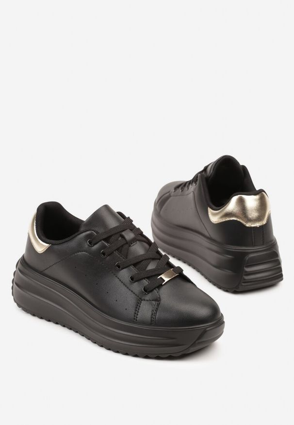 Born2be - Czarne Sneakersy na Grubej Tłoczonej Podeszwie z Perforacją Anorriva. Okazja: na co dzień. Kolor: czarny