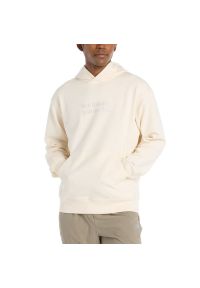 Bluza męska New Balance MT53925PEF - beżowa. Kolor: beżowy. Materiał: bawełna, dresówka. Wzór: aplikacja. Styl: klasyczny