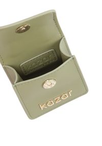 Kazar - Oliwkowa mini torebka z uchwytem i łańcuszkiem. Kolor: zielony. Wzór: aplikacja. Materiał: skórzane. Rozmiar: małe. Styl: elegancki. Rodzaj torebki: do ręki #2