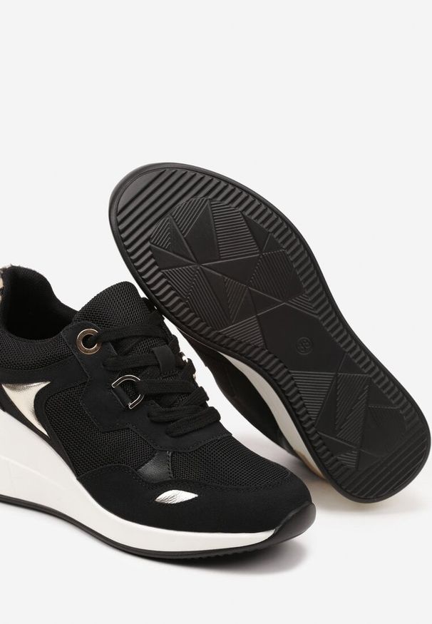 Born2be - Czarne Sneakersy na Koturnie z Ozdobnymi Wstawkami Cedera. Okazja: na co dzień. Kolor: czarny. Materiał: jeans. Sezon: lato, wiosna. Obcas: na koturnie