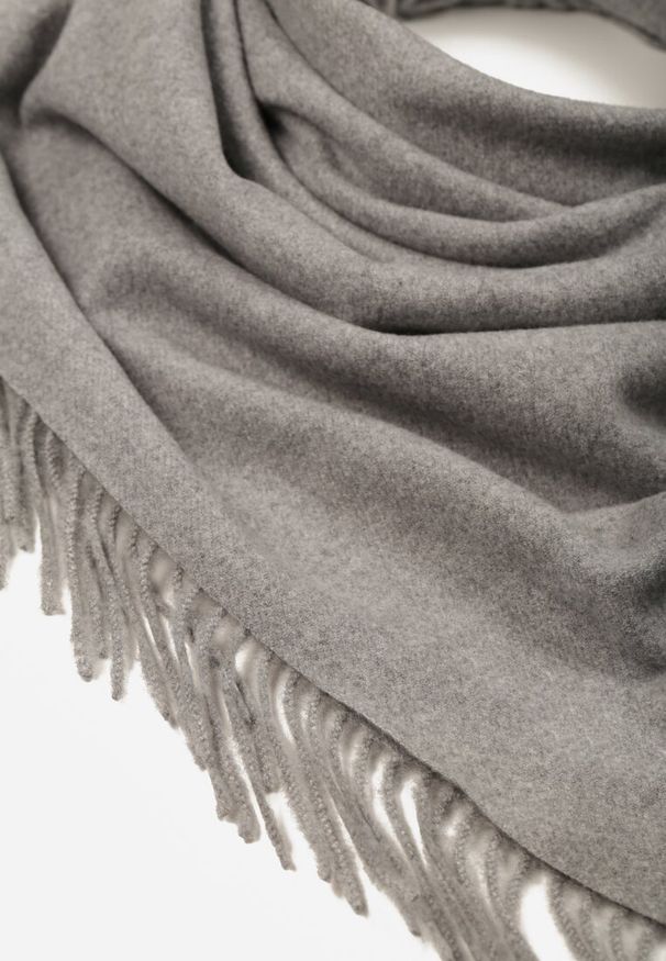 Born2be - Szary Trójkątny Szalik z Wiskozy i Bawełny z Frędzlami Vetirala. Okazja: na co dzień, do pracy, na spotkanie biznesowe. Kolor: szary. Materiał: wiskoza, bawełna. Styl: casual, biznesowy, elegancki