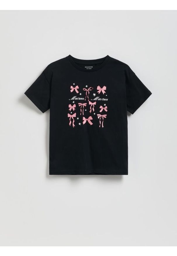 Reserved - T-shirt z nadrukiem - czarny. Kolor: czarny. Materiał: bawełna. Wzór: nadruk