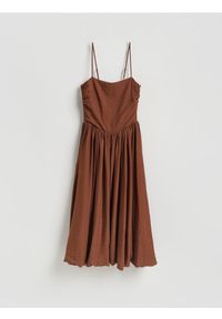 Reserved - Sukienka midi z wiskozą - brązowy. Kolor: brązowy. Materiał: wiskoza. Długość: midi #1
