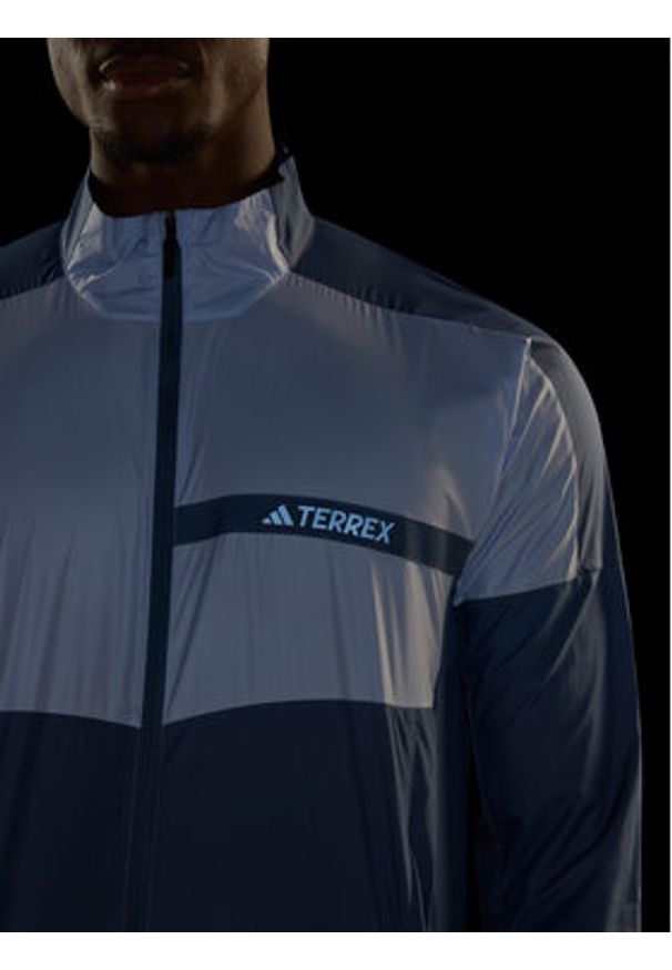 Adidas - adidas Wiatrówka Terrex Multi Windbreaker HM4028 Niebieski Regular Fit. Kolor: niebieski. Materiał: syntetyk