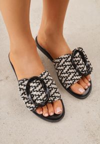 Born2be - Czarne Klapki Ozdobione Plecionką Wstawką i Klamrą Isirreia. Okazja: na co dzień, do pracy. Kolor: czarny. Materiał: jeans, materiał, len. Wzór: aplikacja. Sezon: lato. Styl: casual #1