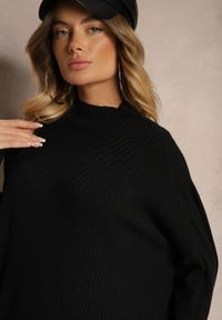 Renee - Czarny Asymetryczny Golf z Wiskozą z Rękawami o Nietoperzowym Kroju Realeen. Okazja: na co dzień. Typ kołnierza: golf. Kolor: czarny. Materiał: wiskoza. Styl: elegancki, casual #5