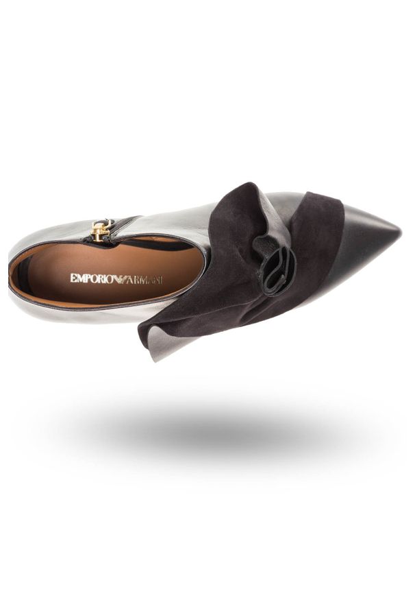 Emporio Armani - Botki EMPORIO ARMANI. Zapięcie: zamek. Kolor: czarny. Materiał: skóra, zamsz. Wzór: gładki, aplikacja. Obcas: na obcasie. Styl: klasyczny. Wysokość obcasa: wysoki