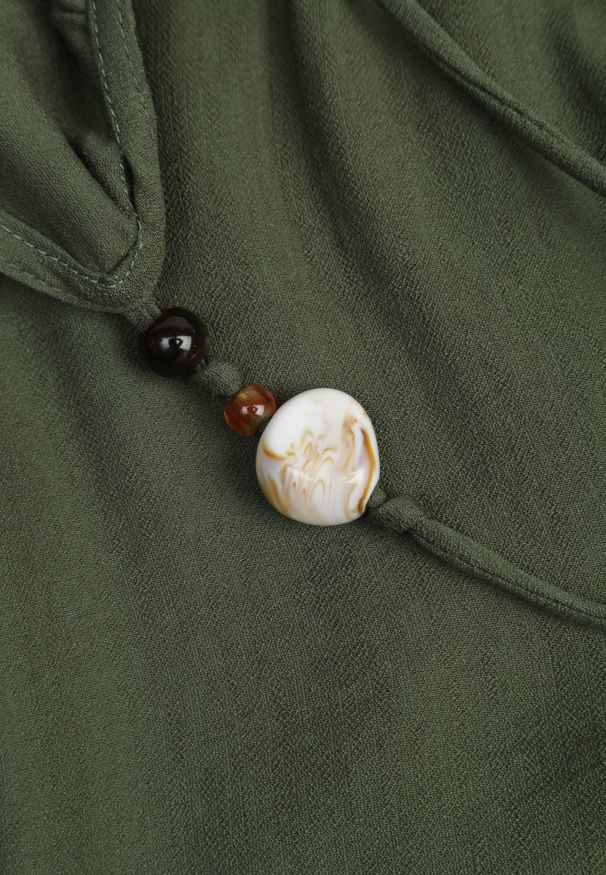 Renee - Zielona Wiskozowa Sukienka Boho o Pudełkowym Kroju na Ramiączkach z Koralikami Aleino. Okazja: na co dzień. Kolekcja: plus size. Kolor: zielony. Materiał: wiskoza. Długość rękawa: na ramiączkach. Typ sukienki: dla puszystych. Styl: boho