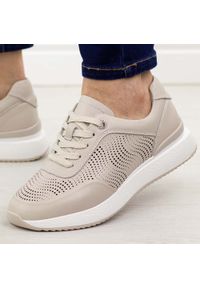 Beżowe ażurowe skórzane półbuty damskie S.Barski 51-551. Okazja: na co dzień, na spacer. Kolor: beżowy. Materiał: skóra. Szerokość cholewki: normalna. Wzór: ażurowy. Sezon: wiosna, lato, jesień. Styl: casual, klasyczny, elegancki #1