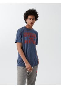 Diverse - T-shirt męski z nadrukiem NY SHADE S1828 - ciemnoniebieski - Rozmiar: L. Kolor: niebieski. Materiał: poliester, bawełna. Wzór: nadruk