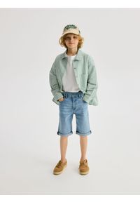 Reserved - Jeansowe szorty regular - niebieski. Kolor: niebieski. Materiał: jeans
