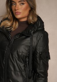 Renee - Czarna Klasyczna Kurtka z Pikowanymi Przeszyciami i Kapturem Tuliena. Okazja: na spacer. Kolor: czarny. Materiał: jeans. Styl: klasyczny #3