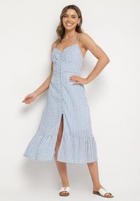 Born2be - Niebieska Sukienka Rozkloszowana na Ramiączkach z Guzikami z Wiskozą Efrinelle. Okazja: na co dzień. Typ kołnierza: dekolt w kształcie V. Kolor: niebieski. Materiał: wiskoza. Długość rękawa: na ramiączkach. Typ sukienki: rozkloszowane. Styl: casual, elegancki #1