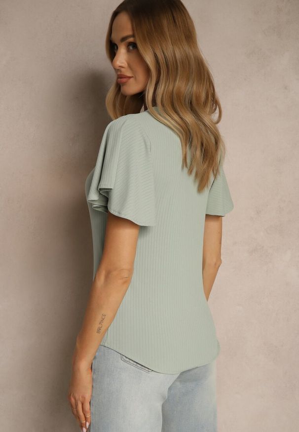 Renee - jasnozielona Bluzka z Rozkloszowanymi Rękawami Sunelva. Okazja: na co dzień. Kolor: zielony. Materiał: jeans. Styl: elegancki, casual