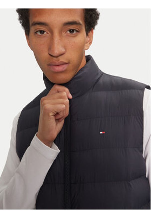 TOMMY HILFIGER - Tommy Hilfiger Kamizelka MW0MW37255 Granatowy Regular Fit. Kolor: niebieski. Materiał: syntetyk