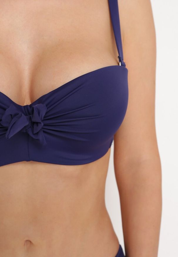 Born2be - Granatowe Bikini Strój Kąpielowy Dwuczęściowy Biustonosz z Supełkiem i Figi Carinela. Kolor: niebieski. Wzór: aplikacja