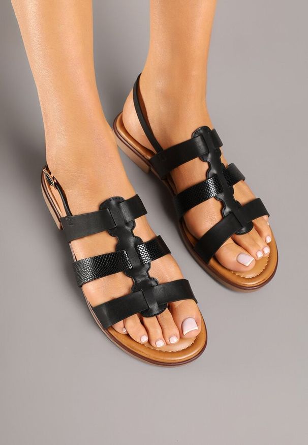 Born2be - Czarne Sandały w Stylu Rzymianek Nilitte. Okazja: na co dzień. Zapięcie: sprzączka. Kolor: czarny. Sezon: wiosna. Styl: casual, elegancki