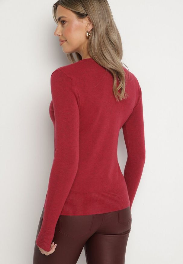Born2be - Bordowy Sweter Klasyczny z Trójkątnym Dekoltem z Domieszką Kaszmiru Taielle. Okazja: na co dzień, do pracy. Kolor: czerwony. Materiał: kaszmir. Styl: klasyczny
