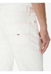 Tommy Jeans Szorty jeansowe Ryan DM0DM20956 Biały Regular Fit. Kolor: biały. Materiał: bawełna