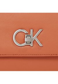 Calvin Klein Torebka Re-Lock Crossbody W/Flap Sm K60K610770 Brązowy. Kolor: brązowy. Materiał: skórzane #2