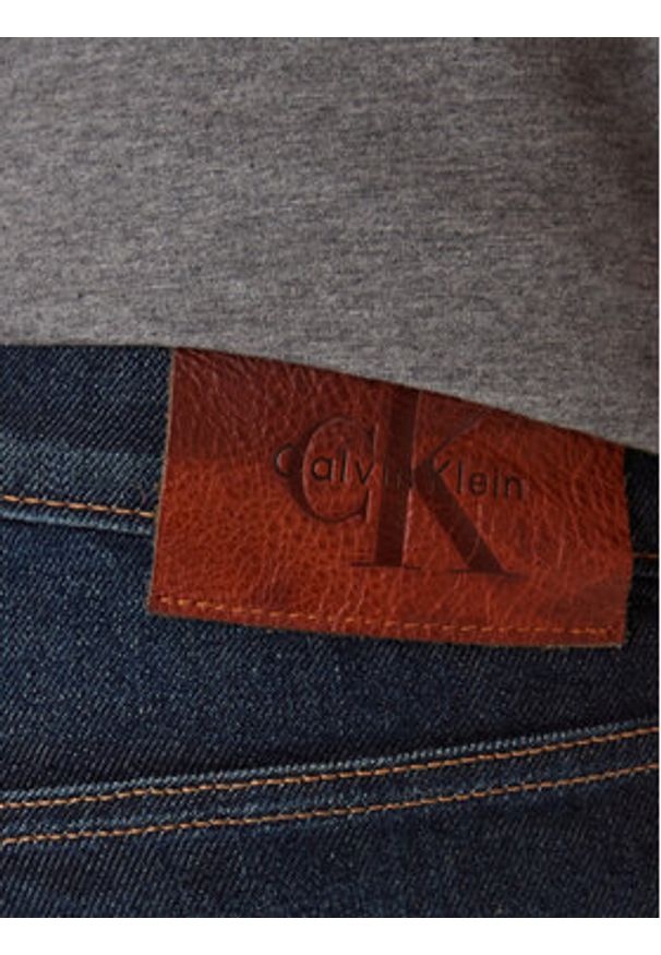 Calvin Klein Jeans Jeansy LV04RD700G Granatowy Tapered Fit. Kolor: niebieski