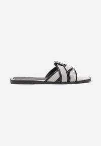 Renee - Czarno-Białe Klapki z Ozdobnymi Paskami Silferia. Okazja: na co dzień. Kolor: czarny. Materiał: jeans. Wzór: paski. Sezon: lato. Obcas: na obcasie. Styl: casual. Wysokość obcasa: niski #4
