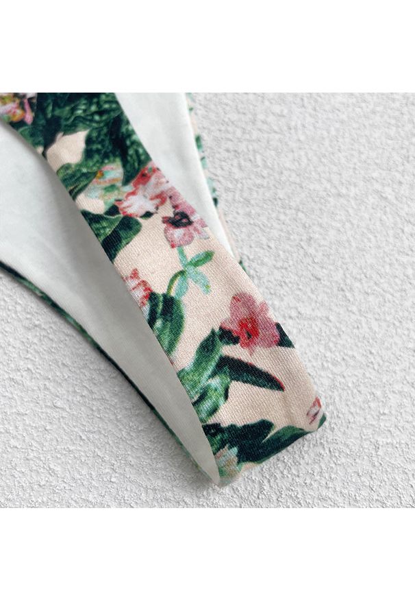 Intica - Stringi damskie z cienkimi paseczkami eleganckie i wygodne Inyong. Kolor: zielony. Materiał: materiał, tkanina