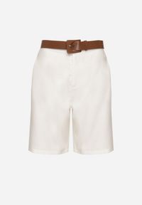 Born2be - Białe Eleganckie Szorty z Wiskozą z Dodatkowym Paskiem z Klamrą Aranielle. Okazja: na co dzień, na spotkanie biznesowe. Stan: podwyższony. Kolor: biały. Materiał: wiskoza. Styl: elegancki