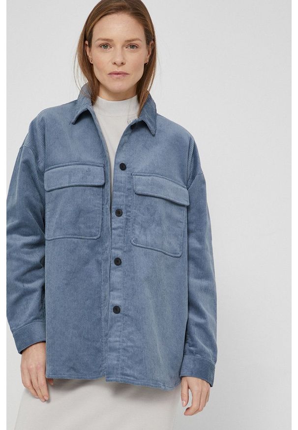 Dr. Denim Koszula sztruksowa damska relaxed z kołnierzykiem klasycznym. Typ kołnierza: kołnierzyk klasyczny. Kolor: fioletowy. Materiał: denim, sztruks. Styl: klasyczny