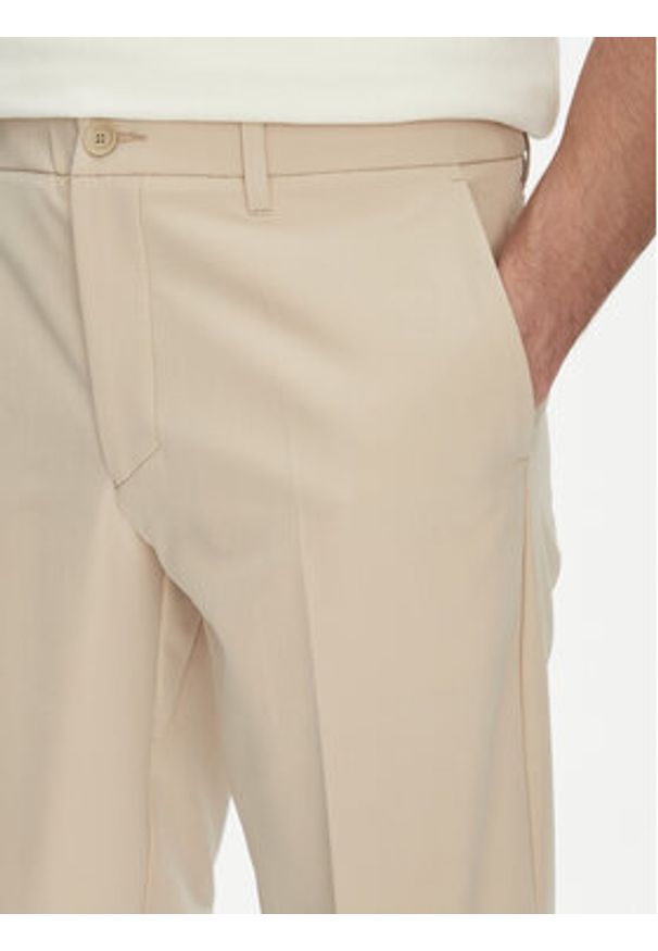 BOSS Szorty materiałowe S_Commuter_10.5 inch 50540337 Beżowy Slim Fit. Kolor: beżowy. Materiał: syntetyk