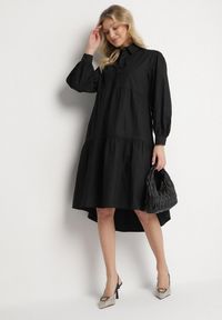 Born2be - Czarna Bawełniana Sukienka Koszulowa o Rozkloszowanym Kroju Olenias. Okazja: na co dzień. Kolor: czarny. Materiał: bawełna. Typ sukienki: koszulowe. Styl: casual #6