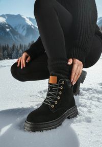 Born2be - Czarne Traperki Mocno Ocieplone z Dodatkowym Sznurowaniem Lakyt. Okazja: na co dzień. Zapięcie: sznurówki. Kolor: czarny. Materiał: wełna, jeans, futro. Sezon: zima. Obcas: na płaskiej podeszwie. Styl: klasyczny, casual, elegancki #1