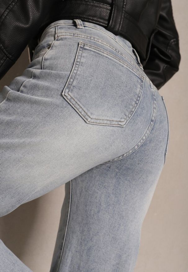 Renee - Jasnoniebieskie Bawełniane Jeansy o Szerokim Kroju High Waist Davitra. Okazja: na co dzień. Stan: podwyższony. Kolor: niebieski. Sezon: lato, wiosna. Styl: casual