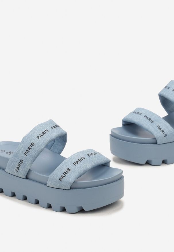 Born2be - Jasnoniebieskie Klapki na Grubej Podeszwie z Paskami z Napisami Nilenia. Kolor: niebieski. Wzór: napisy