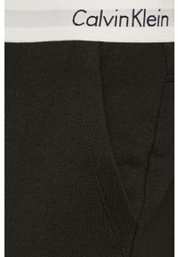 Calvin Klein Jeans - Spodnie. Kolor: czarny. Materiał: bawełna, poliester, dzianina. Wzór: gładki, melanż #4
