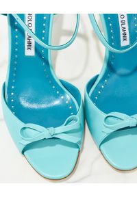 MANOLO BLAHNIK - Niebieskie sandały na szpilce Pertinaxa. Zapięcie: pasek. Kolor: niebieski. Wzór: aplikacja. Obcas: na szpilce. Styl: elegancki #6