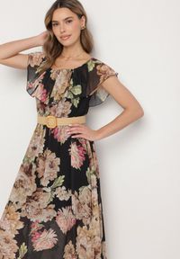 Born2be - Czarna Sukienka Typu Hiszpanka w Kwiaty z Paskiem Sademire. Okazja: na co dzień. Typ kołnierza: dekolt hiszpanka. Kolor: czarny. Wzór: kwiaty. Styl: casual #5