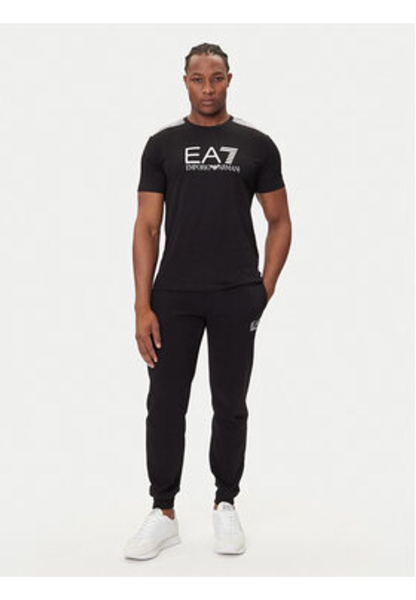EA7 Emporio Armani T-Shirt 7M000961 AF10375 UC001 Czarny Regular Fit. Kolor: czarny. Materiał: bawełna