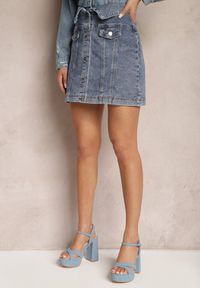 Renee - Granatowa Jeansowa Spódnica Mini z Wysoką Talią Paper Bag i Guzikami Tirhela. Okazja: do pracy. Stan: podwyższony. Kolor: niebieski. Materiał: jeans #5