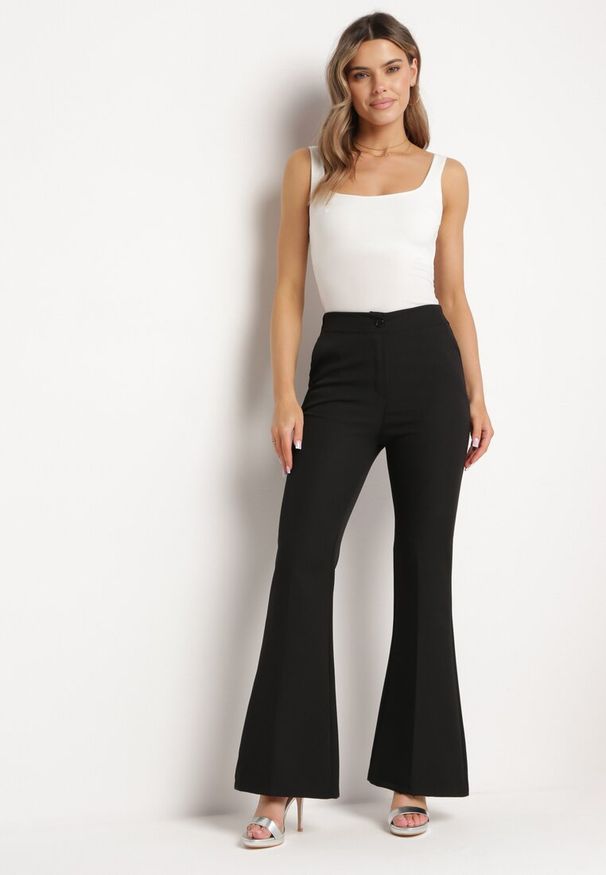 Born2be - Czarne Spodnie Dzwony Hippiala. Okazja: na co dzień, na randkę. Kolor: czarny. Styl: elegancki, casual