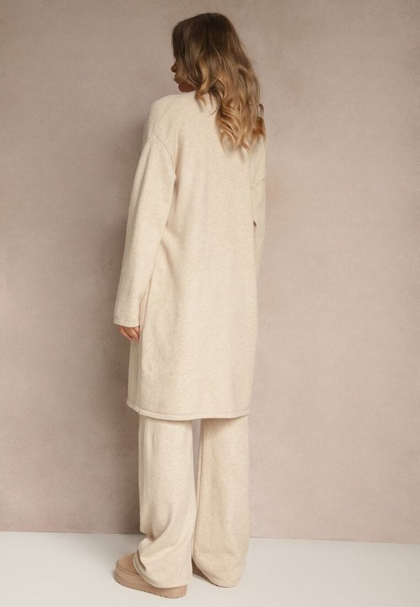 Renee - Jasnobeżowy Komplet z Dzianiny z Wełną Długi Kardigan Spodnie i Kamizelka Otizane. Kolekcja: plus size. Kolor: beżowy. Materiał: dzianina, wełna. Wzór: aplikacja