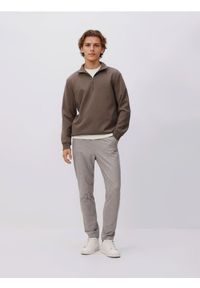 Reserved - Spodnie carrot z wiązaniem - beżowy. Kolor: beżowy. Materiał: tkanina, wiskoza