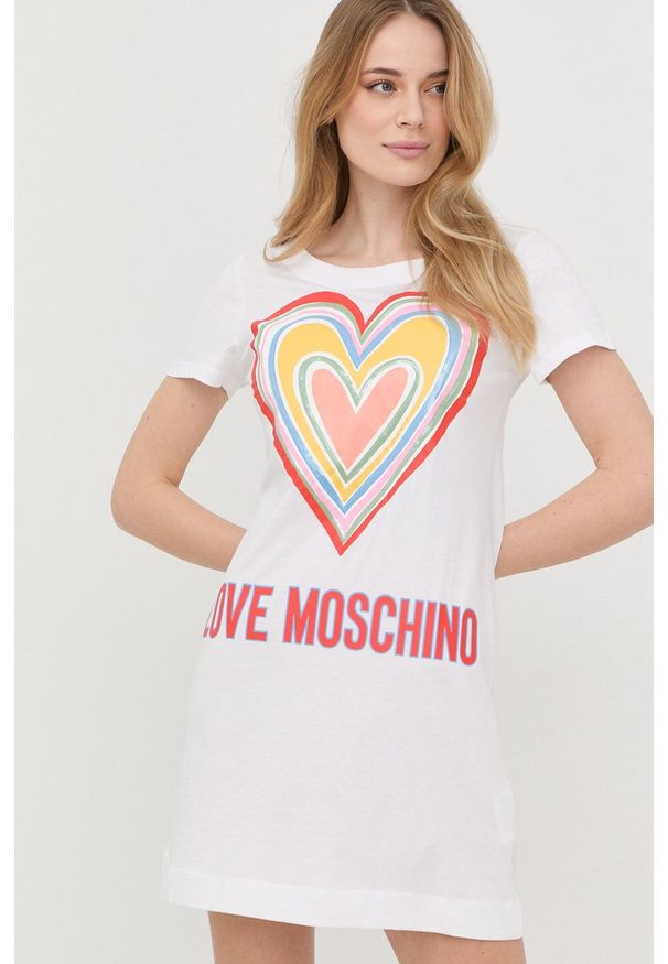 Love Moschino sukienka bawełniana kolor biały mini prosta. Okazja: na co dzień. Kolor: biały. Materiał: bawełna. Długość rękawa: krótki rękaw. Typ sukienki: proste. Styl: casual. Długość: mini