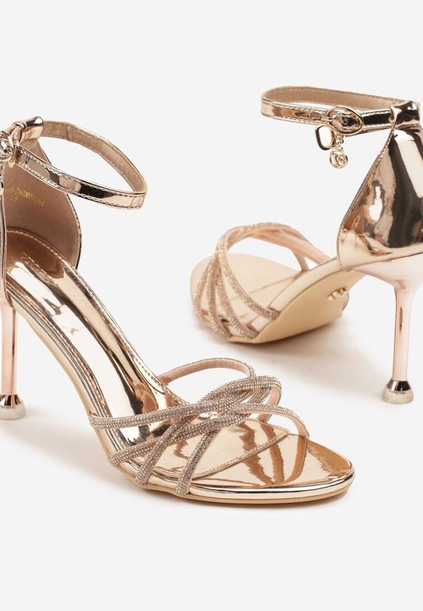 Born2be - Szampańskie Sandały Vices na Szpilce z Cyrkoniowymi Paskami Nitirena. Okazja: na wesele, na ślub cywilny. Zapięcie: pasek. Kolor: złoty. Obcas: na szpilce. Styl: wizytowy, elegancki. Wysokość obcasa: średni