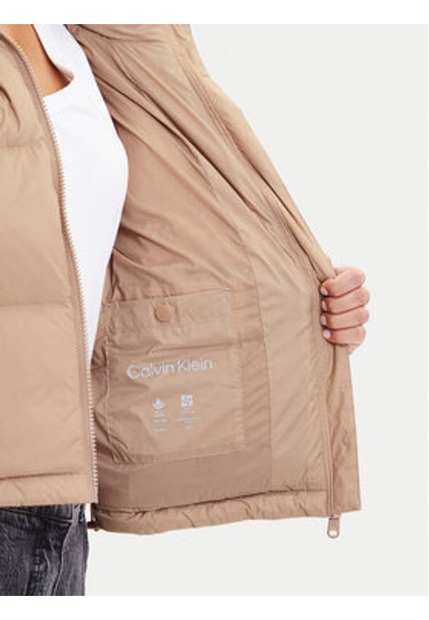 Calvin Klein Jeans Kurtka puchowa Graphic Logo LV047D503G Beżowy Regular Fit. Kolor: beżowy. Materiał: syntetyk