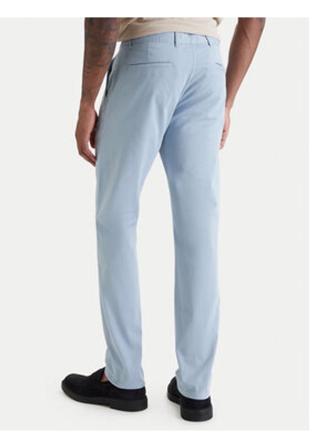 BOSS Chinosy 50510933 Błękitny Slim Fit. Kolor: niebieski. Materiał: bawełna