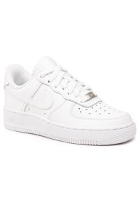 Buty do koszykówki damskie Nike Air Force 1 `07 białe. Kolor: biały. Materiał: materiał, tkanina, syntetyk, skóra. Model: Nike Air Force. Sport: koszykówka