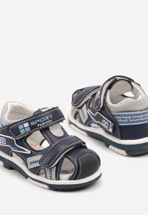 Born2be - Niebieskie Sandały Ozdobione Aplikacjami Kinolara. Okazja: na co dzień, na spacer. Zapięcie: rzepy. Kolor: niebieski. Wzór: aplikacja. Sezon: lato. Styl: casual
