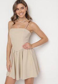 Born2be - Beżowa Gorsetowa Sukienka z Rozkloszowanym Dołem Lealetia. Typ kołnierza: dekolt gorset. Kolor: beżowy. Długość rękawa: na ramiączkach. Typ sukienki: gorsetowe #1
