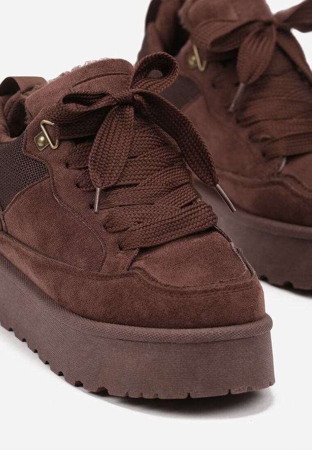 Born2be - Brązowe Sznurowane Sneakersy na Grubej Podeszwie z Futerkiem Vaitaly. Nosek buta: okrągły. Zapięcie: sznurówki. Kolor: brązowy. Materiał: futro. Sezon: zima. Obcas: na platformie, na obcasie. Wysokość obcasa: średni